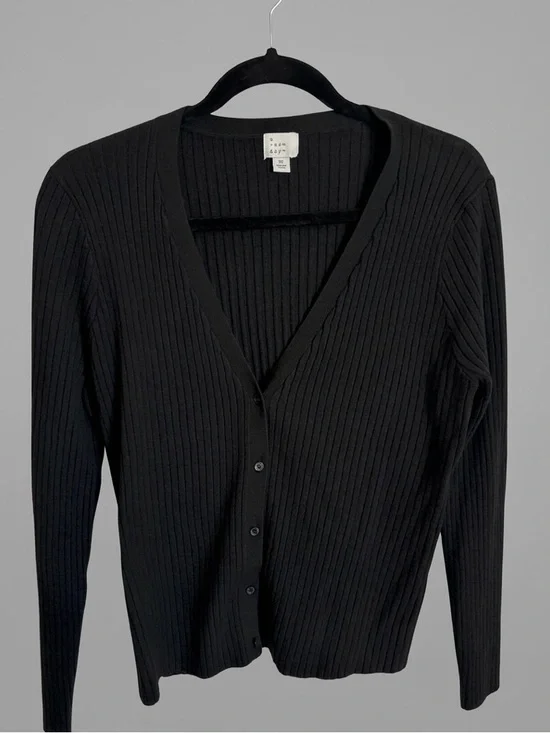 1X Classic V-Neck Ribbed Button-Front Sweater Cardigan - Black - Picture 2 of 4